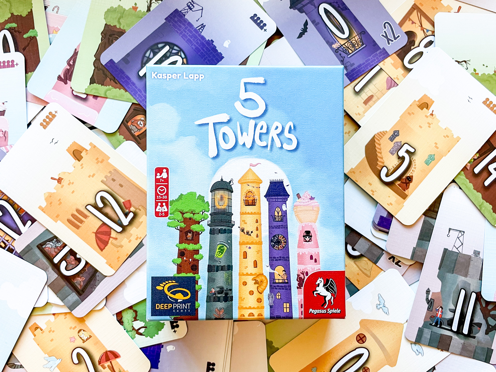 【ゲーム紹介】『5タワーズ (5 Towers)』｜欲しいカード枚数を宣言するだけの競りカードゲーム