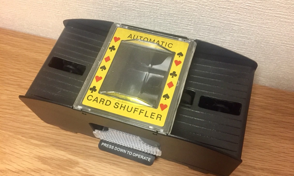 電動カードシャッフラー